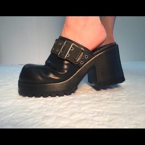 Dolls Kill Shoes - Vintage no boundaries black platform slip-on clogs